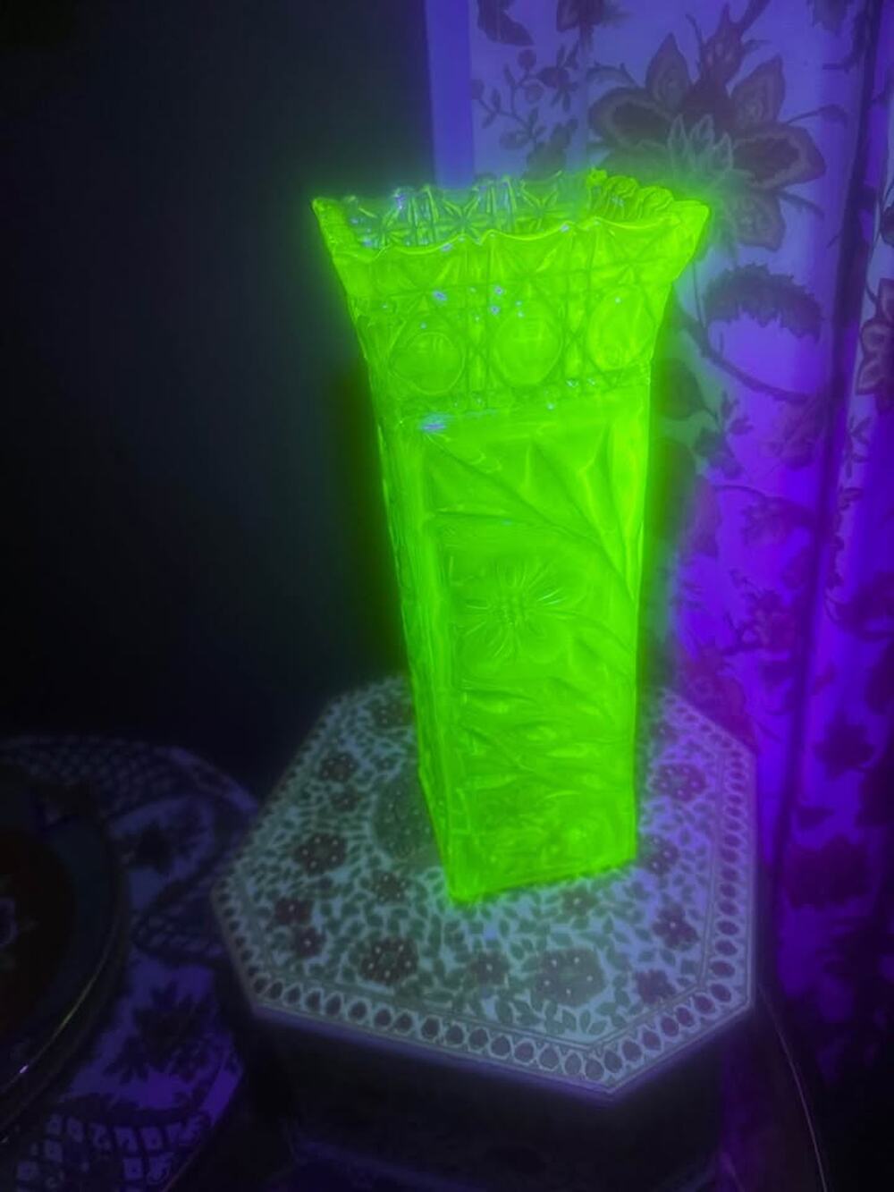 Antique c.1918 McKee Innovation #410 Uranium Glass Square Celery Vase – UV Glow